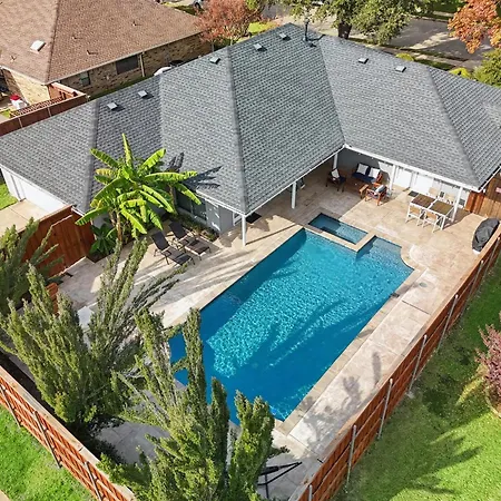 Lavish Green Texan Retreat With Pool For Groups